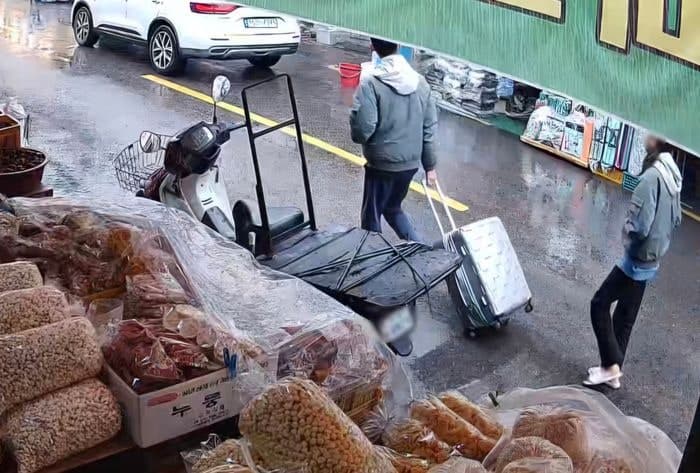 '캐리어 시신' 사건 20대 부부, 영장심사 출석…오늘 구속 여부 결정