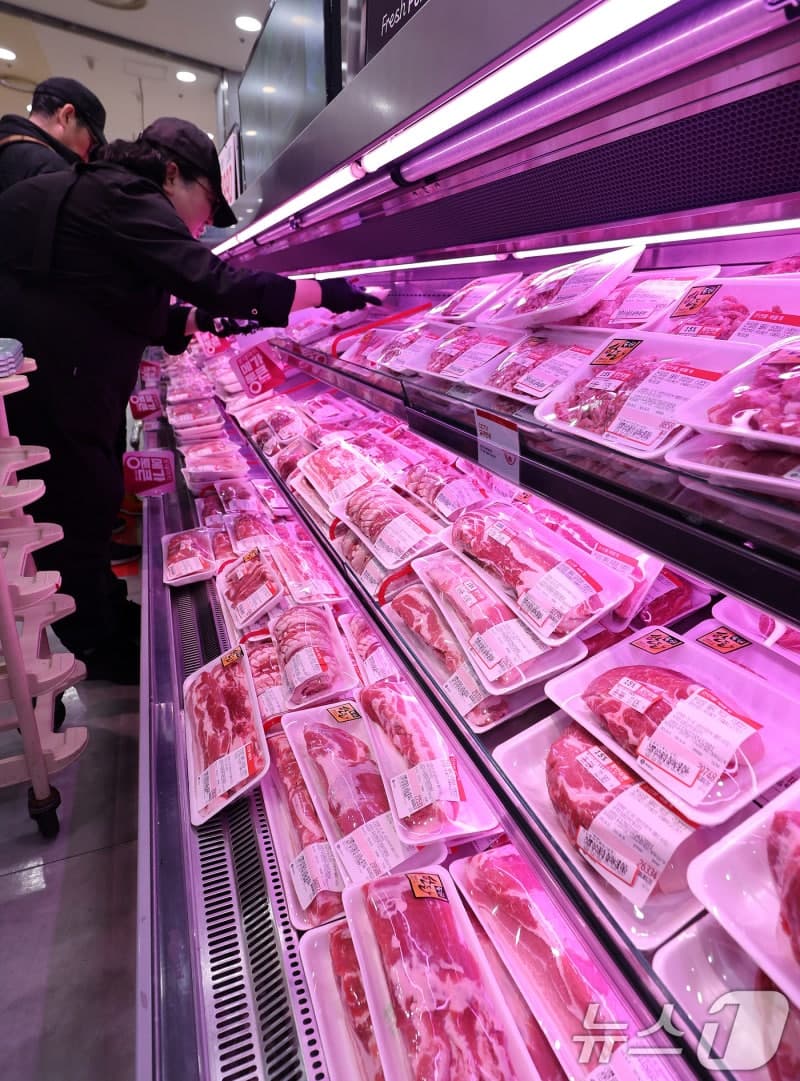 쌀값 15.6%·축산물 6.2% 상승, 3월 소비자물가 2.2% 올라