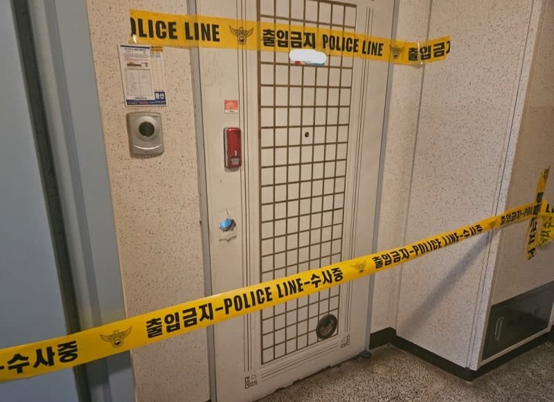 인천 아파트서 다친 아들과 함께 발견된 60대 친모, "흉기 살해 추정"