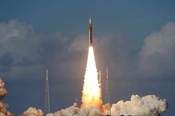 아르테미스 2호에 실린 'K-라드큐브' 사출 성공…심우주 교신 돌입