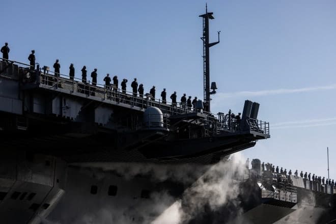 트럼프 "이란, 휴전 요청… 호르무즈 열면 고려"