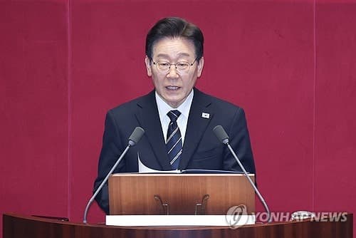 李 대통령 “위기 극복 성패 속도에 달려”…“소나기 아닌 폭풍우”