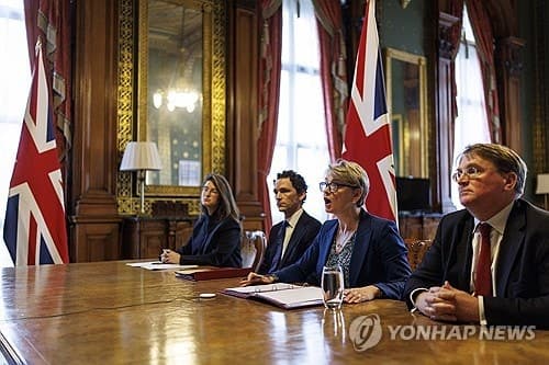 영국 주도 40여개국, 호르무즈 개방 논의…한국도 참여