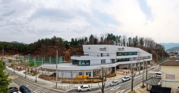 "주민 누구나 걷고 머무는 곳"…포천시, 세대 잇는 복합문화공간 '두런두런 일동' 개관
