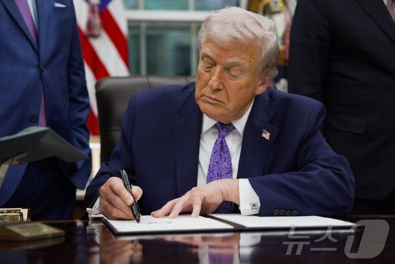 트럼프 '나토 탈퇴' 카드 꺼냈지만…법적 제약과 현실 장벽에 '난관'