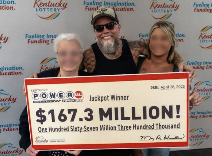 “2500억” 복권 당첨 50대男, 1년 만에 돈 훔치다 체포 '충격'