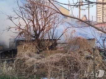 김포 단독주택 화재, 80대 여성 이마에 2도 화상…45분 만에 진화