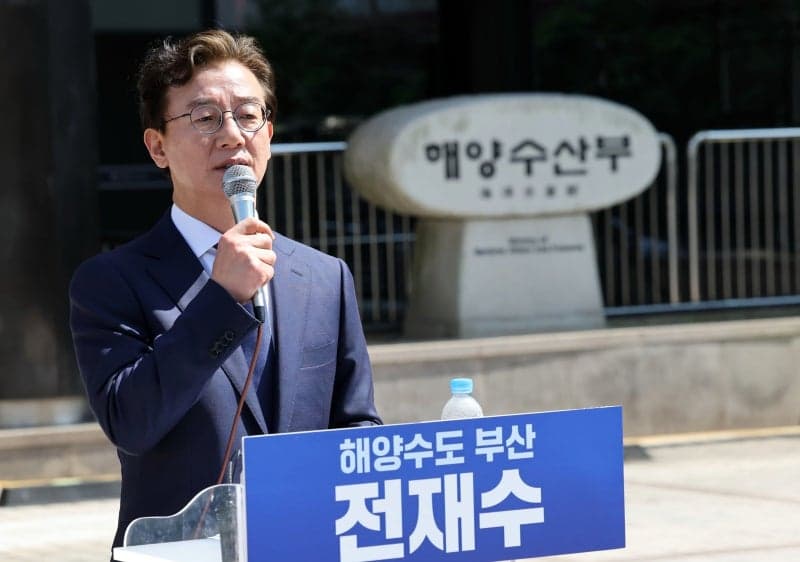 전재수, 부산시장 출마 선언 "해양수도 부산 완성해 서울과 경쟁하겠다"