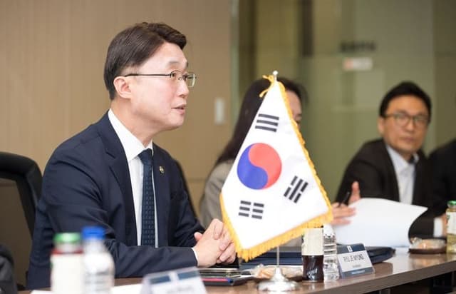 퓨리오사AI, 2세대 NPU '레니게이드' 공개 "엔비디아보다 전력 효율 7.4배"