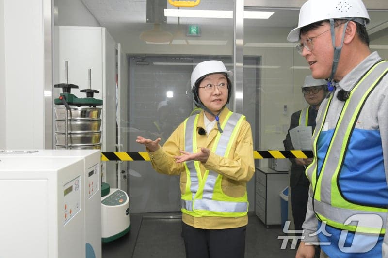 중동발 포장재 수급난에 "비닐 없어 발 동동"…식약처, 스티커 표시 한시 허용