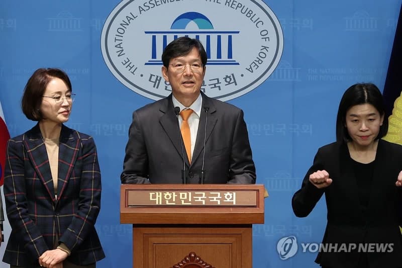 함익병, 여론조사 없이 "이준석 14%" 공표 혐의 벌금 300만원