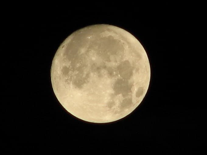 미국, '달 남극'에 中보다 먼저 깃발 꽂나…아르테미스 발사 성공에도 "中, 미국보다 먼저 달 착륙 가능"