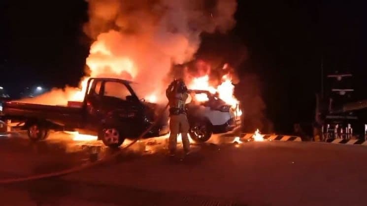 완도서 주행 중 SUV 보조배터리 '펑' 폭발 화재…2명 부상 후 바다 추락