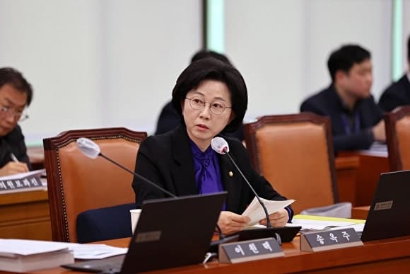 송옥주 “호르무즈 봉쇄 국적 선사 피해 700억…전쟁 추경 필요”