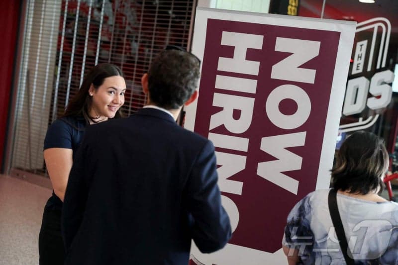 美 3월 고용 17.8만명 증가 예상 웃돌았지만 '완만한 둔화'