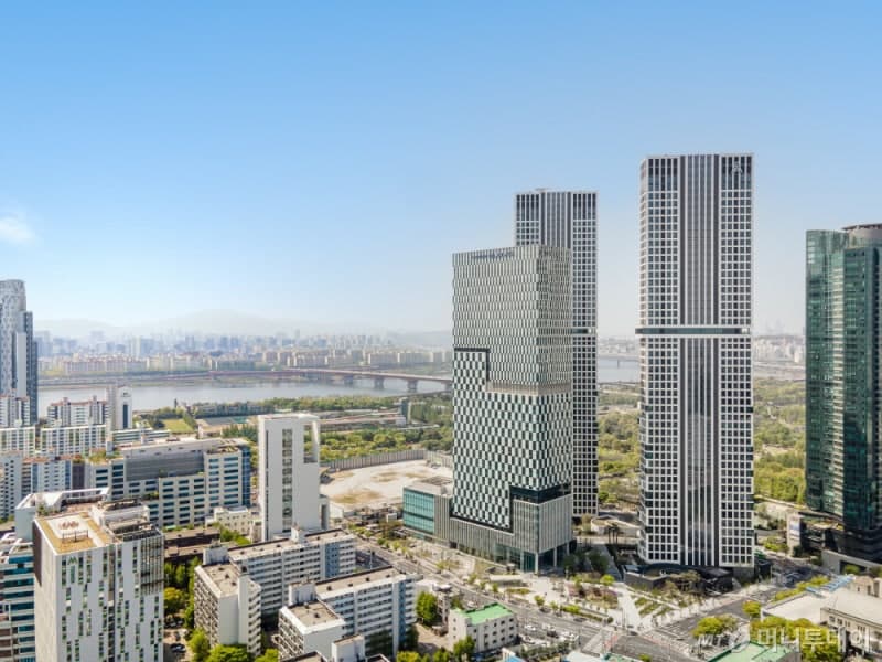 DL이앤씨 '아크로', 하이엔드 아파트 선호도 6년 연속 1위…고급 커뮤니티와 사생활 보호까지