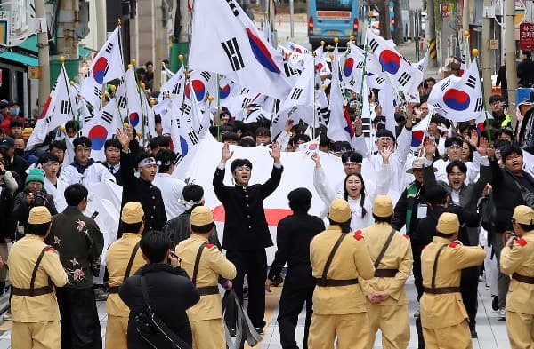 "솔직히 한국, 일본이 키웠잖아요" 황당 주장에 누리꾼 '공분'