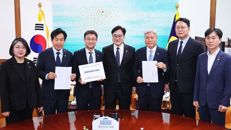 국힘 뺀 원내 6당, '계엄 선포시 국회 승인' 개헌안 발의…"6·3 지방선거 국민투표"