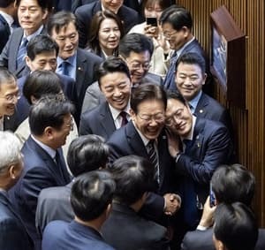 李대통령 "지금 위기는 소나기 아닌 폭풍우, 추경은 국민 삶 지킬 방파제"