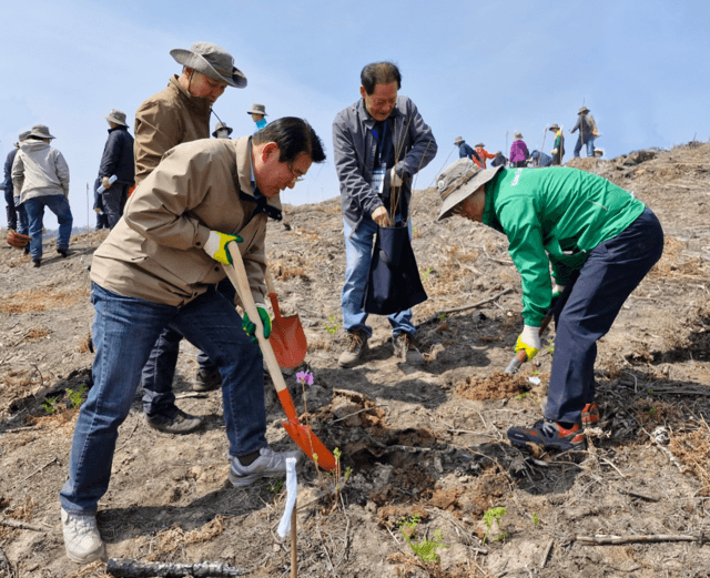 산림조합중앙회-에스알, 식목일 맞아 '내나무 갖기' 행사…2000그루 묘목 나눔