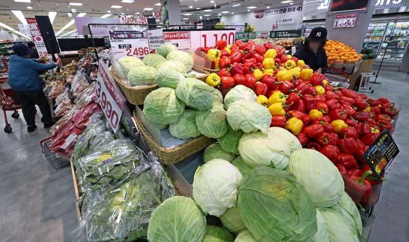 중동 쇼크에 물가 ‘高高’… 석유류 9.9% 뛰고 밥상 물가는 안정세