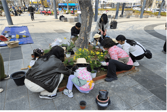 부산시, 일회성 나무 심기 대신 시민 참여형 '소담정원' 조성으로 도시 풍경 바꾼다