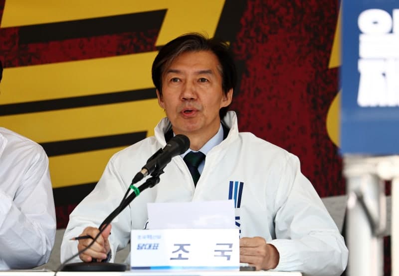 조국 "국힘 '반값 전세' 공약, 속 빈 강정…집값 안정 없인 미봉책"