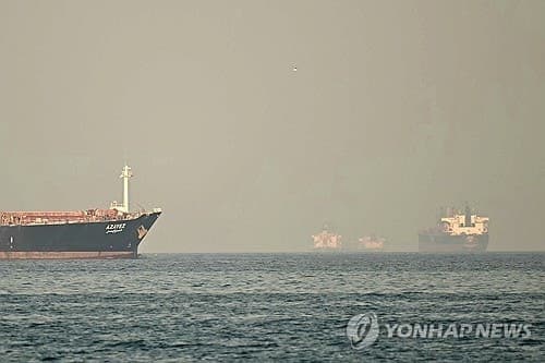 이란 "오만과 함께 호르무즈 통행 규칙 만드는 중…전쟁 전으로 못돌아가"