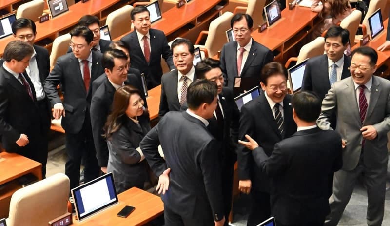 이 대통령 "민생경제 전시상황" 추경 신속처리 요청