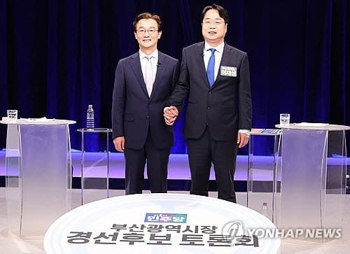 전재수 "해양수도 완성" vs 이재성 "일자리 10만개"…민주당 부산시장 경선 첫 토론