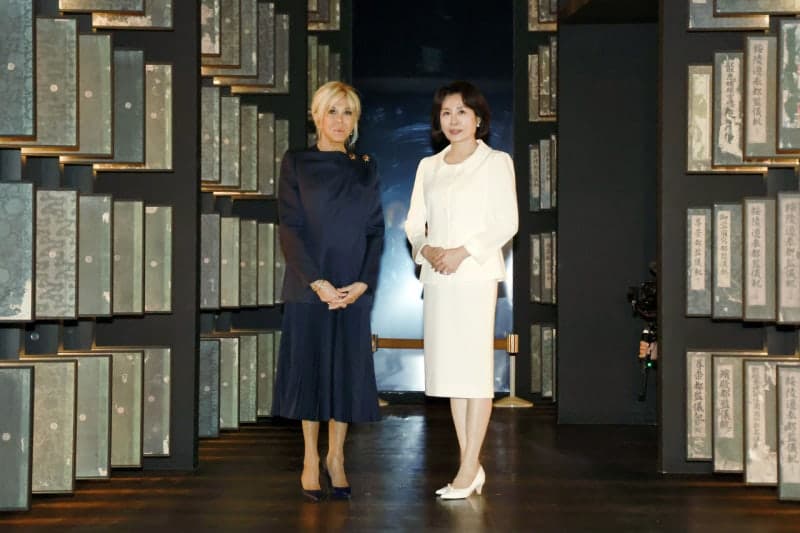 김혜경 여사, 프랑스 영부인과 국중박 관람…"케데헌 최고" 외규장각 의궤 잘 보존 감사