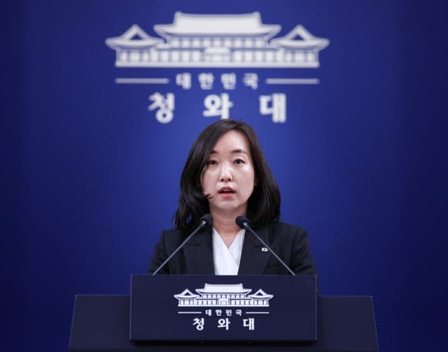 靑 "혼잡시간 피해 대중교통 이용시 인센티브…공공부문 시차출퇴근 확산"