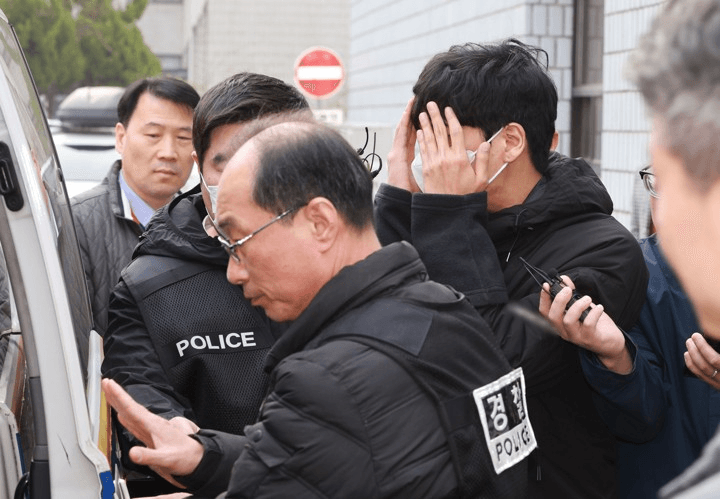 배달앱 위장 취업해 주소 확보, '보복 대행' 일당 총책 구속 송치