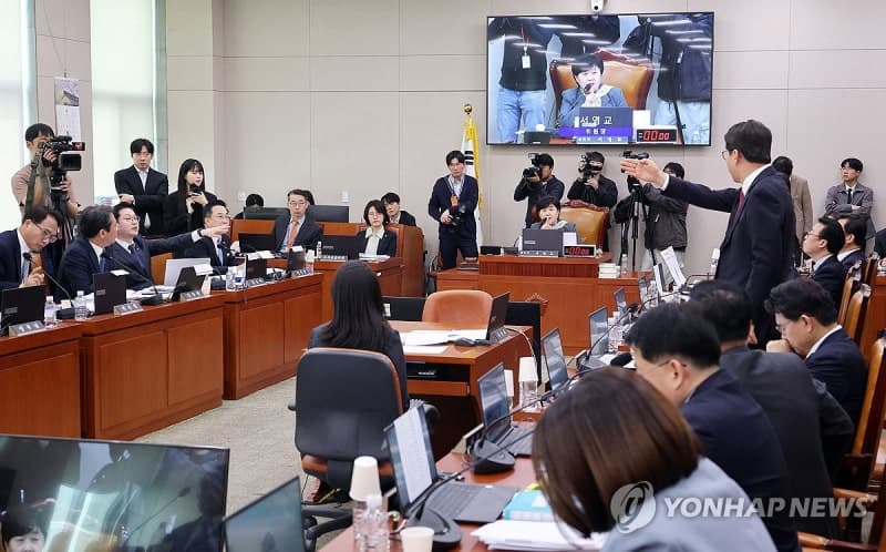 박선원 "논두렁시계 허위 보도" vs 신동욱 "진술 보도했지만 유감"