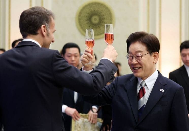 李대통령 "프랑스는 한국의 오랜 친구"…마크롱, 한국어로 "위하여" 건배하며 140년 우정 강조