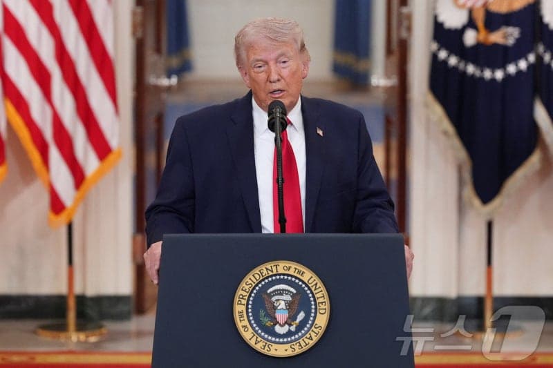 트럼프 "이란 최대 교량 무너져…너무 늦기 전에 합의해야" 압박