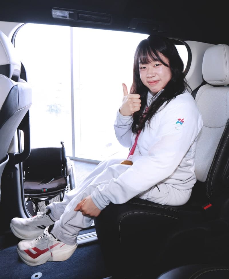 한국토요타, '5개 메달' 패럴림픽 MVP 김윤지 선수에 '시에나 하이브리드' 전달