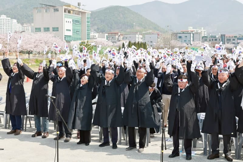 창원특례시, 4·3 삼진의거 '그날의 함성' 재현…학생들 태극기 들고 독립만세 행진