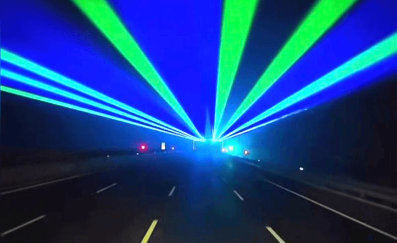 "졸음운전자 깨우는 현란한 불빛"…中고속도로 '피로 방지 레이저등' 화제