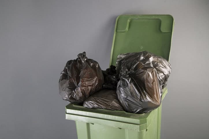 "내 집 앞에 쓰레기 버리지마" 망치로 가스 배관 내리친 50대 집행유예