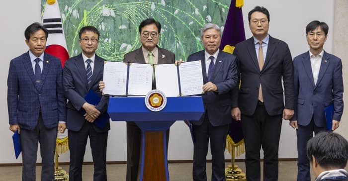 39년 만에 국회에서 개헌안 발의…국민의힘 이탈표 10명 나와야 국회 문턱 넘을 수 있을까?