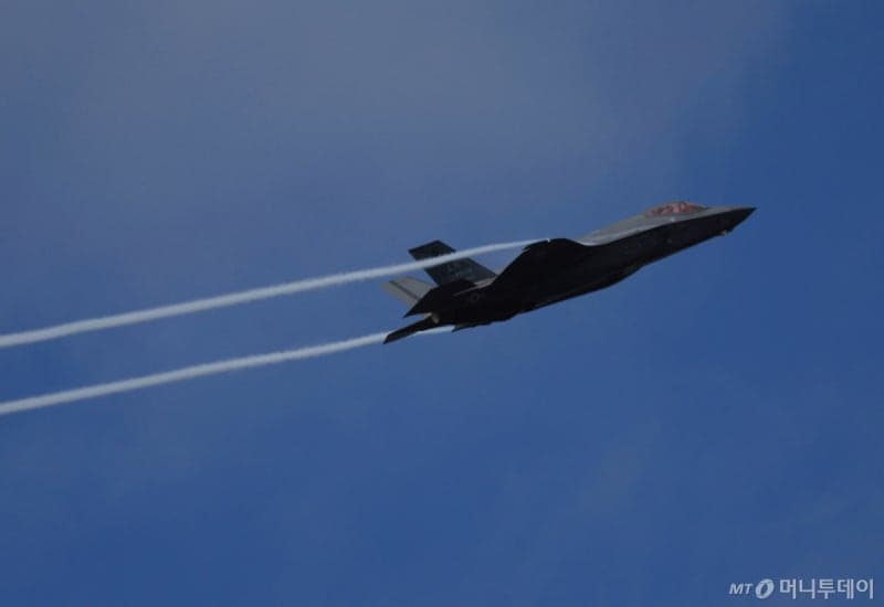 "美당국자, 이란서 미군전투기 격추 인정…구조작전 중"