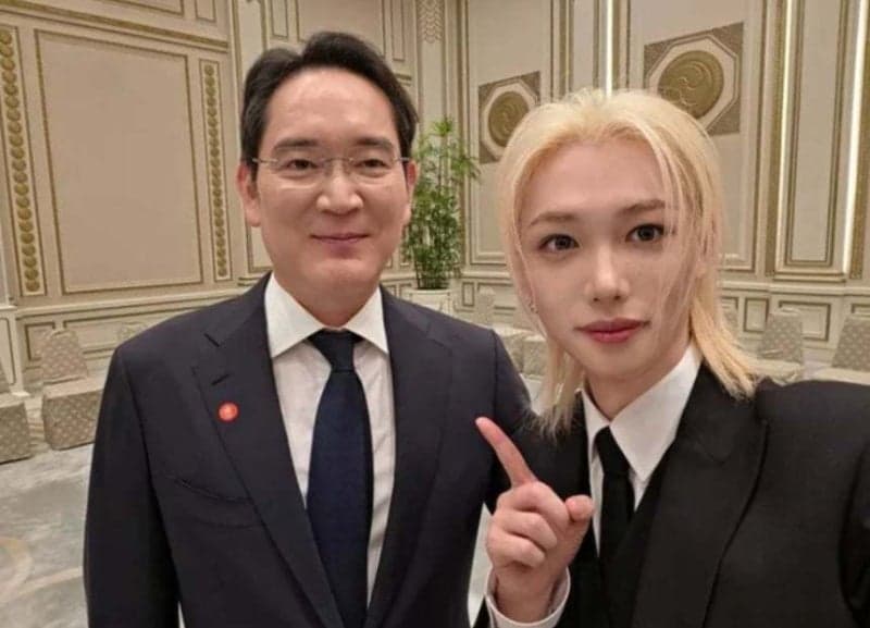 "돈 들어오는 투샷" 필릭스, 이재용 회장과 청와대서 찍은 셀카 화제