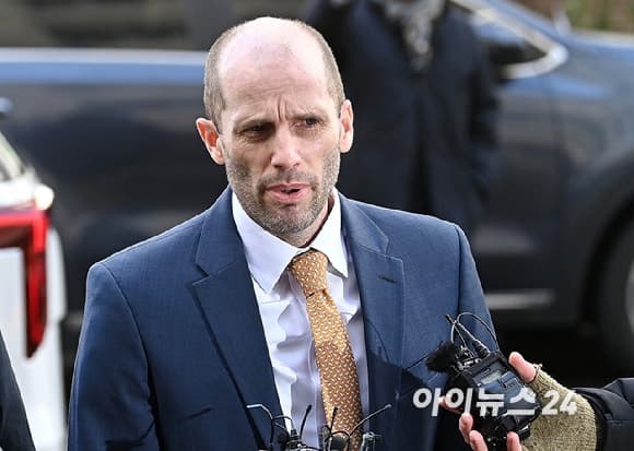 위증 논란 로저스, 쿠팡 61억 주식 보상 또 받아