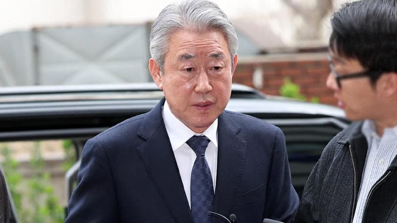 강호동 농협회장, 억대 금품수수 혐의 경찰 출석