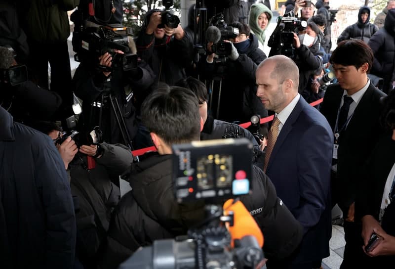 위증 혐의 로저스 쿠팡 대표, 61억 주식 또 보상