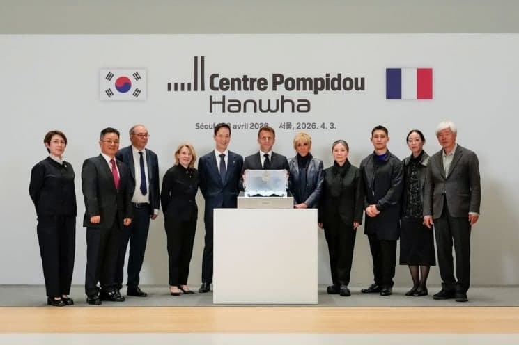 마크롱 프랑스 대통령, '퐁피두센터 한화' 방문…한불 140년 문화동맹 확인