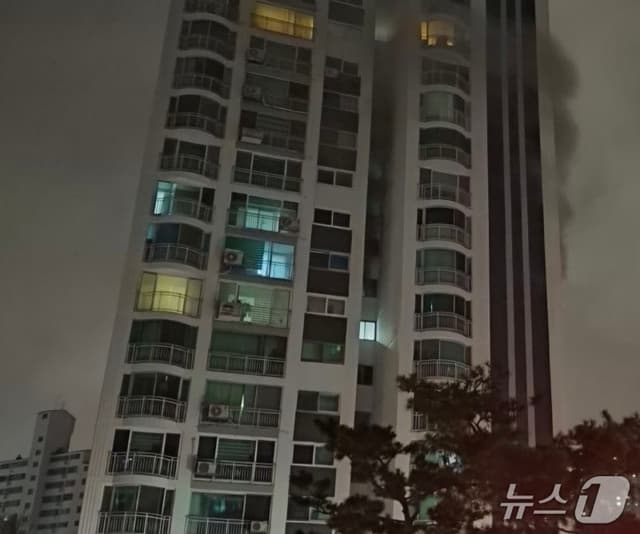 수원 장안구 아파트 9층서 불…주민 10여명 대피