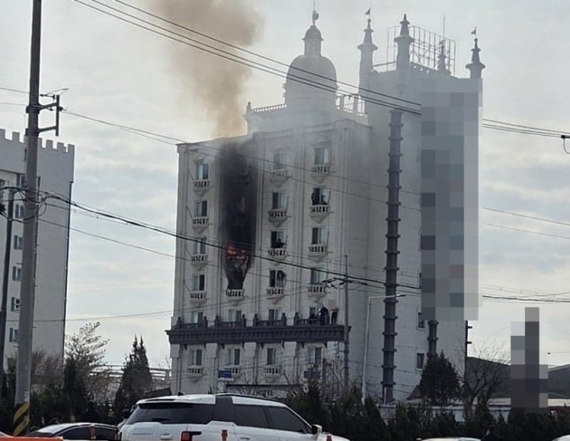 인천 모텔 화재, 51명 부상…전자담배 충전 추정