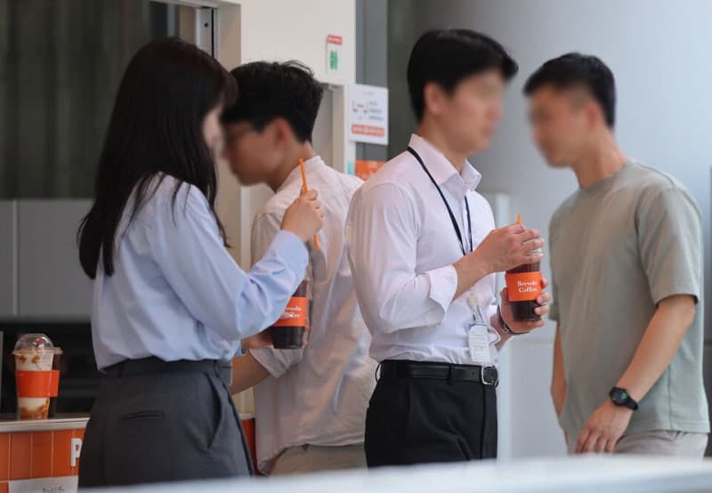 직장인 80%, 5인 미만 사업장까지 노동법 확대 찬성…390만명 '법 밖 노동' 해소해야